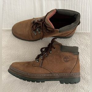 Women’s VINTAGE TIMBERLAND Boots. EUC Perfectly worn leather! Size 6.5